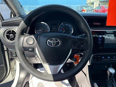 Used 2017 Toyota Corolla LE image 12