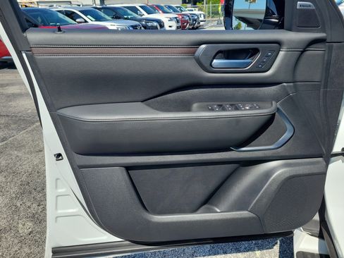 Certified 2025 Nissan Armada Platinum Reserve RWD image 11