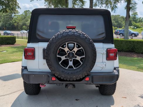 Used 2018 Jeep Wrangler Rubicon AWD/4WD image 9