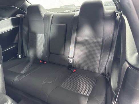 Used 2016 Dodge Challenger SXT image 19