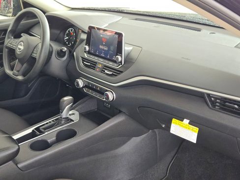 Used 2025 Nissan Altima 2.5 S FWD image 39