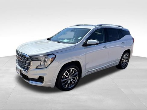 Used 2022 GMC Terrain Denali w/ Denali Premium Package AWD/4WD image 4