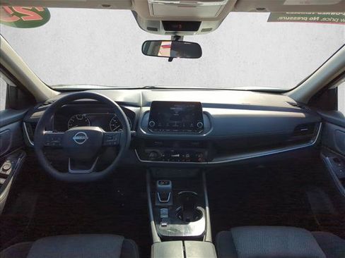 Used 2025 Nissan Rogue SV FWD image 17