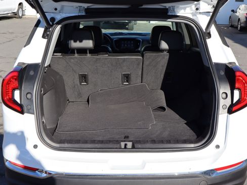 Certified 2024 GMC Terrain SLT image 32