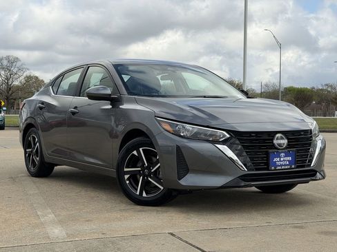 Used 2025 Nissan Sentra SV image 2