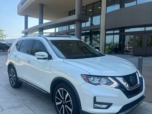 Used 2019 Nissan Rogue SL w/ Premium Package FWD image 3