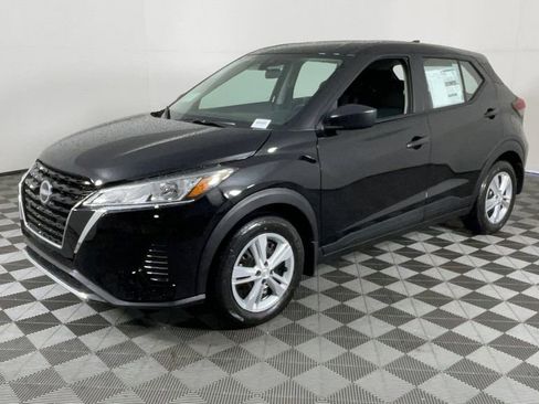 New 2025 Nissan Kicks Play S image 7