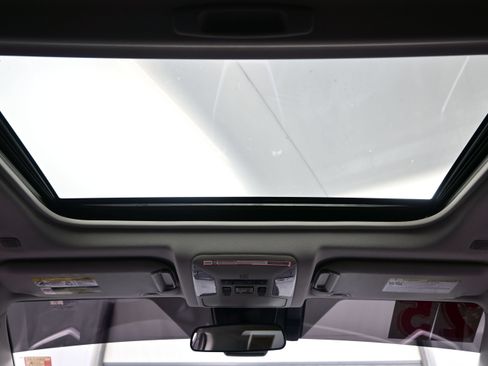Used 2025 Toyota RAV4 XLE w/ Convenience Package AWD/4WD image 18
