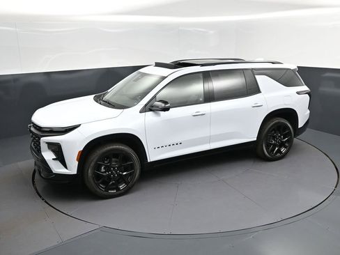 New 2026 Chevrolet Traverse RS w/ LPO, Floor Liner Package FWD image 31