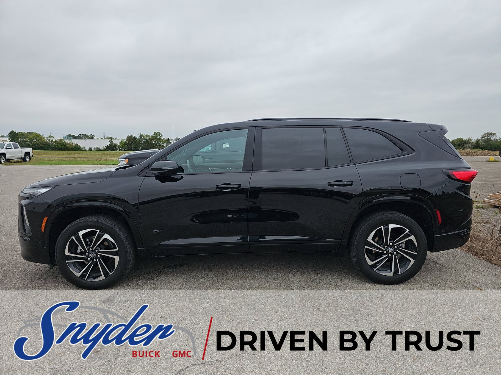 Used 2025 Buick Enclave Sport Touring w/ Super Cruise Package FWD image 10