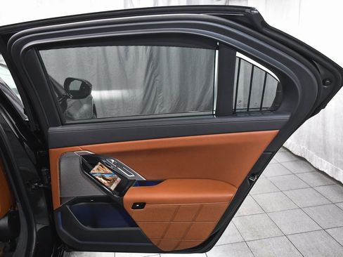 Used 2025 BMW 760i xDrive image 19