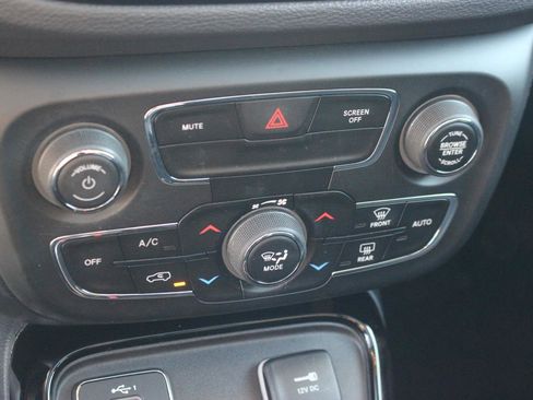 Used 2021 Jeep Compass Latitude w/ Sun and Sound Group image 22