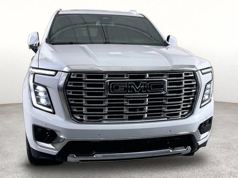 Used 2026 GMC Yukon Denali w/ Sun & Power Step Package AWD/4WD image 4