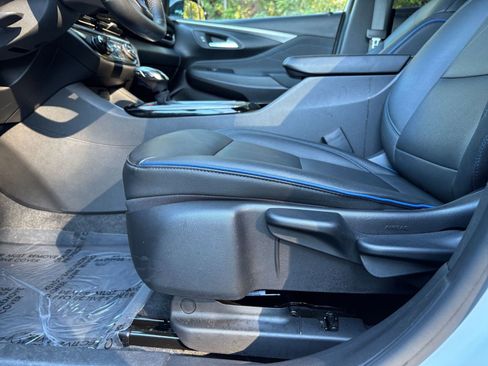 Used 2025 Buick Envista Sport Touring image 23