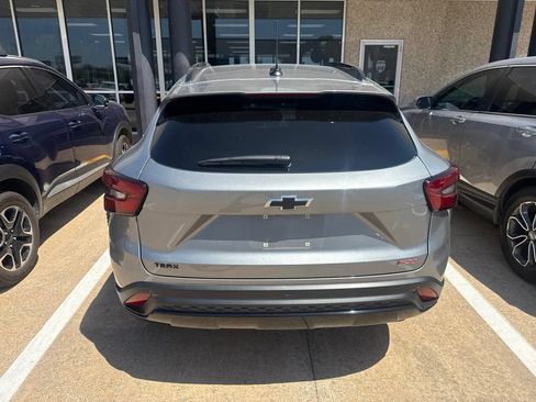 Used 2024 Chevrolet Trax RS w/ Sunroof Package FWD image 7