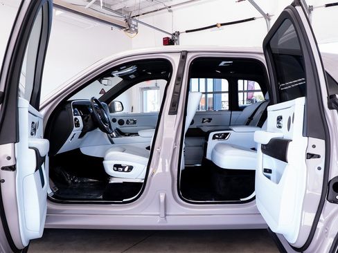 Used 2022 Rolls-Royce Cullinan image 25