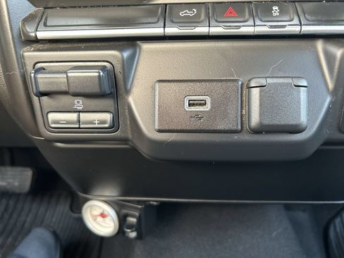 Used 2019 Chevrolet Silverado 1500 Custom w/ Custom Value Package AWD/4WD image 32