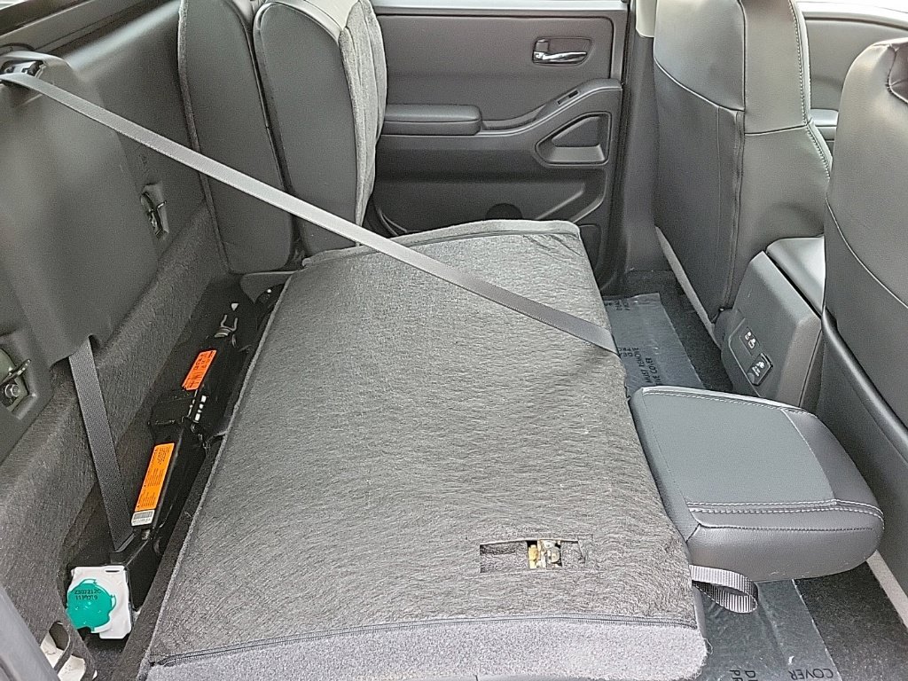 Certified 2024 Nissan Frontier SL w/ Technology Package RWD image 14
