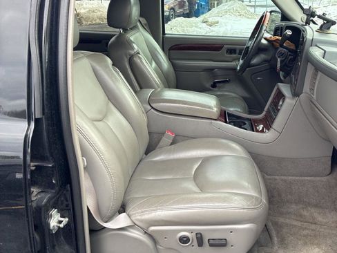Used 2005 Cadillac Escalade ESV AWD image 17