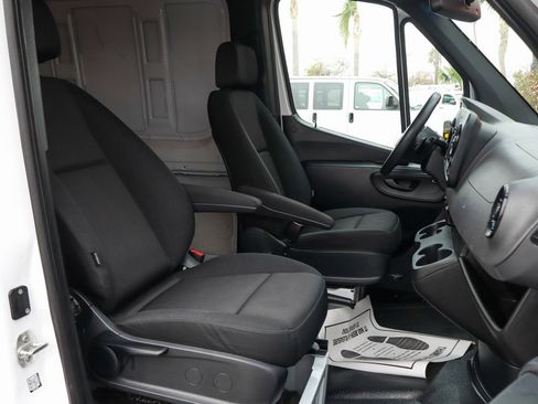 Used 2022 Mercedes-Benz Sprinter 2500 image 30