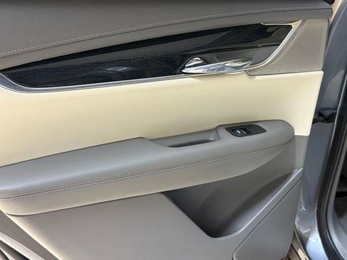 Used 2021 Cadillac XT6 Premium Luxury image 39