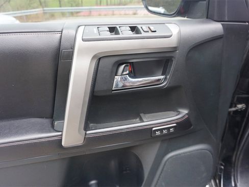 Used 2016 Toyota 4Runner Limited image 3