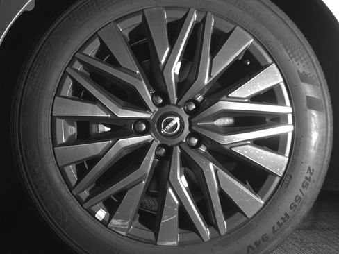 Used 2024 Nissan Altima 2.5 SV FWD image 12