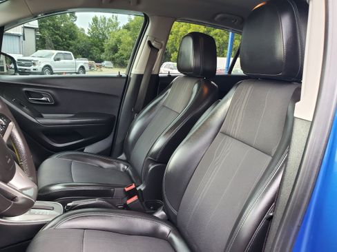 Used 2016 Chevrolet Trax LT w/ LT Convenience Package AWD/4WD image 12
