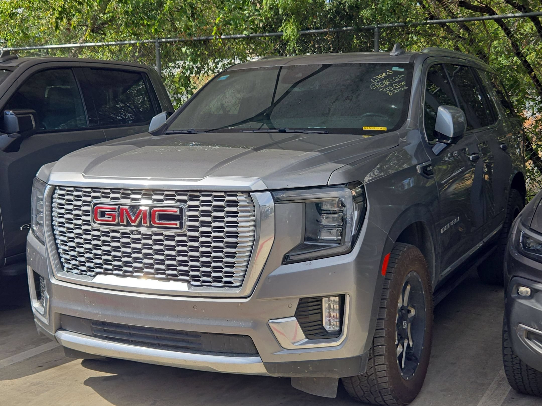 Used 2023 GMC Yukon Denali RWD image 3