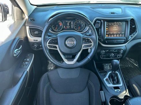 Used 2017 Jeep Cherokee Latitude FWD image 24