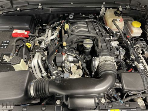 Used 2020 Jeep Wrangler Unlimited Sahara AWD/4WD image 9