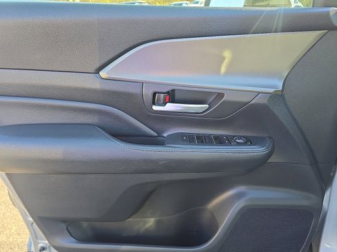 Used 2024 Toyota Grand Highlander XLE image 12