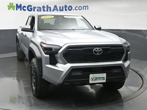 Used 2024 Toyota Tacoma TRD Off-Road AWD/4WD image 5