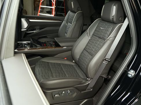Used 2026 Cadillac Escalade Platinum Sport AWD/4WD image 25