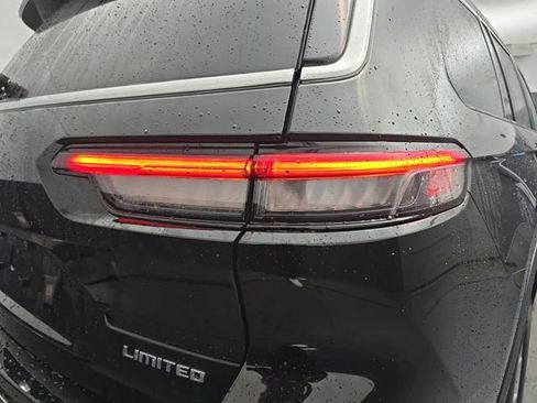 Used 2022 Jeep Grand Cherokee L Limited image 19