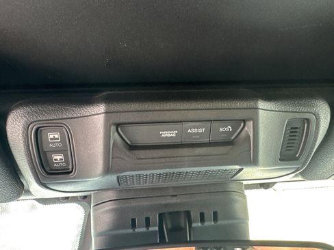 Used 2025 Jeep Wrangler Unlimited Sahara w/ Safety Group AWD/4WD image 26