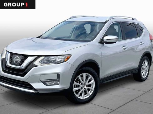 Used 2017 Nissan Rogue SV image 1