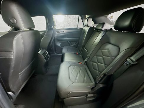 Used 2025 Volkswagen Atlas Cross Sport SE image 25