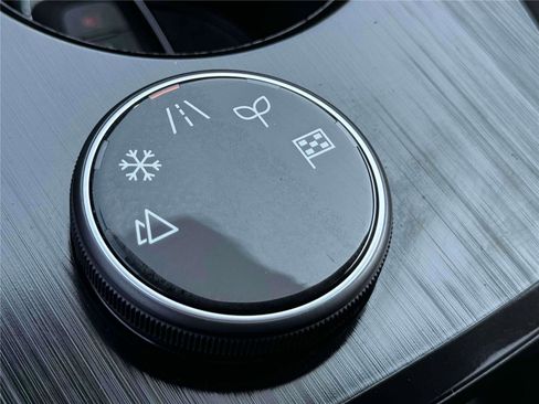 Used 2023 Nissan Rogue SV image 29