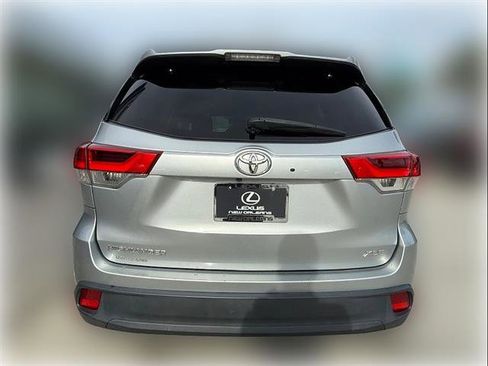 Used 2018 Toyota Highlander XLE FWD image 7