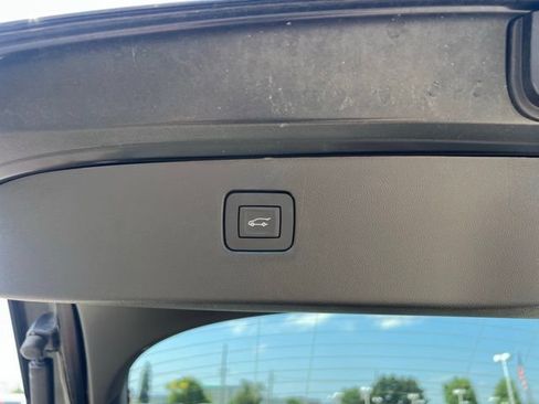 Used 2025 Buick Envista Sport Touring w/ Convenience I Package FWD image 16