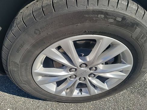 Certified 2022 Cadillac XT5 Luxury image 8