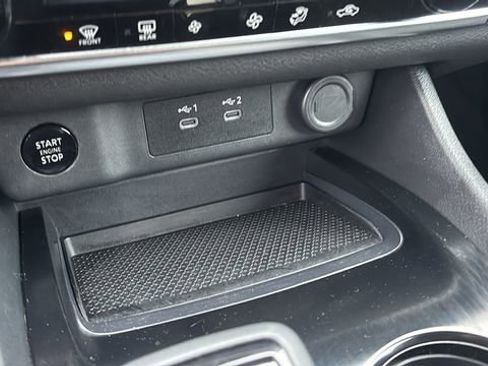 Used 2024 Nissan Rogue SV image 5