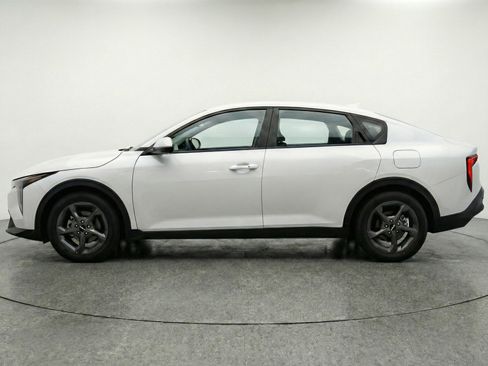 Used 2025 Kia K4 LXS image 5