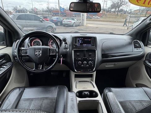 Used 2019 Dodge Grand Caravan SXT image 15