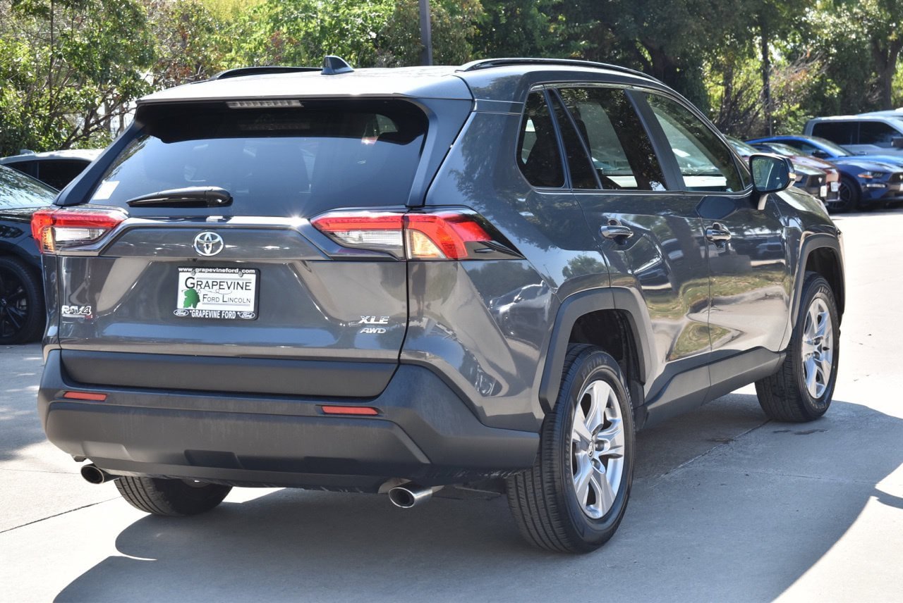 Used 2025 Toyota RAV4 XLE AWD/4WD image 8
