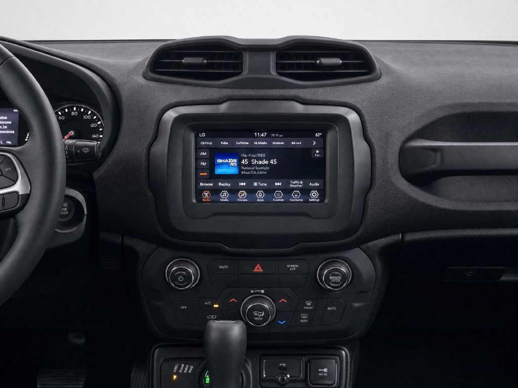 Used 2019 Jeep Renegade Latitude AWD/4WD image 22