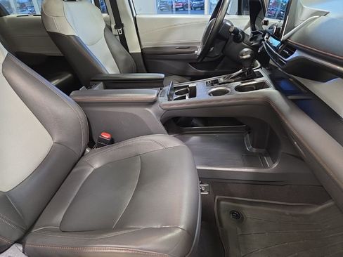 Used 2021 Toyota Sienna XSE w/ XSE Plus Package image 21