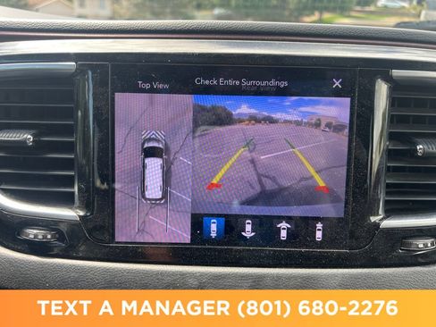 Used 2019 Chrysler Pacifica Touring-L FWD image 23