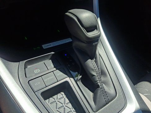 Used 2024 Toyota RAV4 XLE w/ Convenience Package FWD image 15